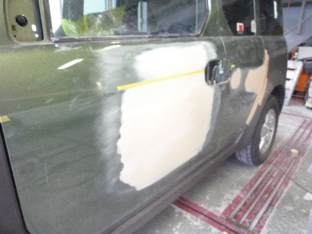 ホンダ エレメントを修理しています 山梨県 自動車 板金 塗装 イイノボディーサービス